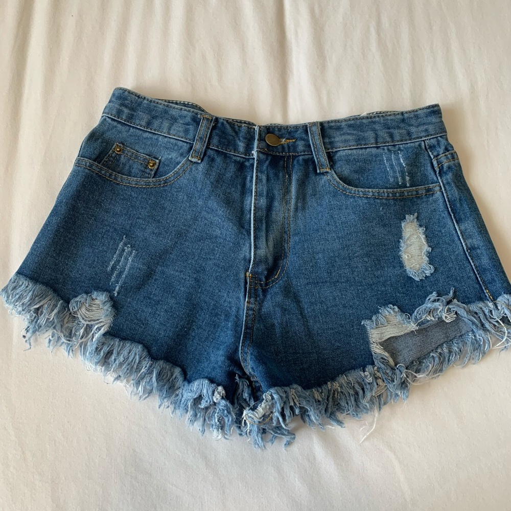 Women’s high-wasted Jean shorts